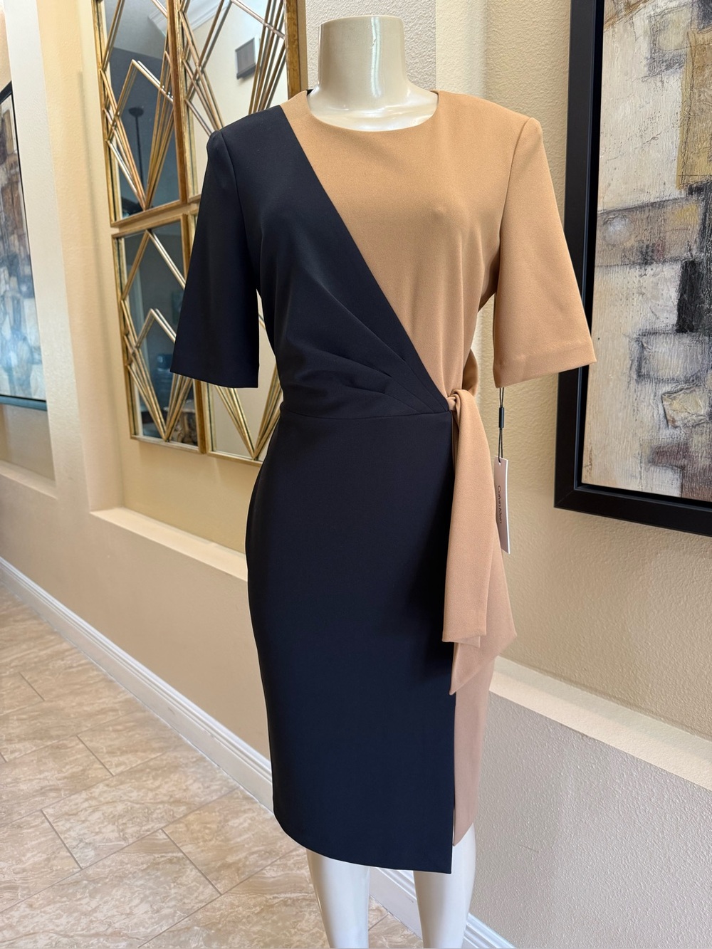 Calvin Klein NWT Elegant
BLACK/TAN Color Block
Sheath Dress size 6